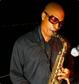 Jimmy es un saxofonista